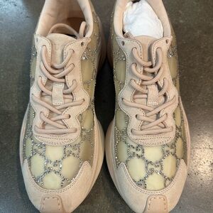 BRAND NEW GUCCI Blush Sneakers with Swarovski Crystal logo design 7US 37EU